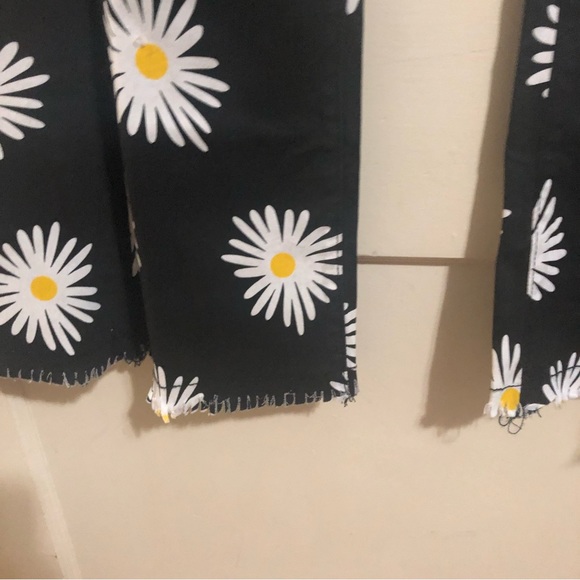 Daisy Print Fringe Bell Bottom Jeans - Picture 11 of 12